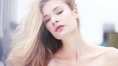 Woman blondes Justine Joli