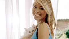 Woman blondes Liz McClarnon