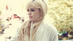 Woman blondes long hair duffy