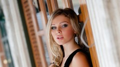 Woman blondes long hair open mouth