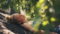 Woman blondes lying down