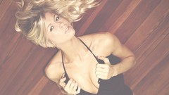 Woman blondes lying down cleavage