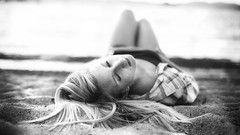 Woman blondes lying down grayscale