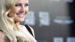 Woman blondes malin akerman red carpet