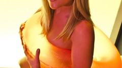 Woman blondes Meet Madden