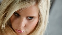 Woman blondes Miela A