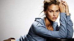 Woman blondes models bar refaeli