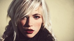 Woman blondes Nova Aaron Tyree