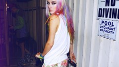 Woman blondes pink hair