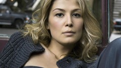 Woman blondes Rosamund Pike