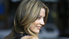 Woman blondes Sarah Roemer