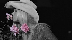 Woman blondes selective coloring