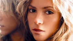 Woman blondes shakira