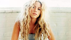 Woman blondes shakira