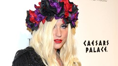 Woman blondes singers kesha sebert