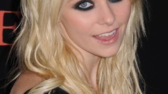 Woman blondes singers taylor momsen