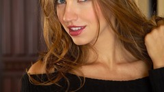 Woman blondes smiling blue eyes red lipstick Eufrat