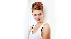 Woman blondes smiling karlie kloss