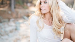 Woman blondes Taylor McCutchan