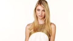 Woman blondes taylor momsen