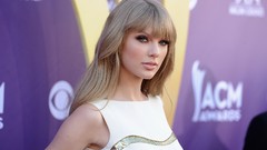 Woman blondes taylor swift