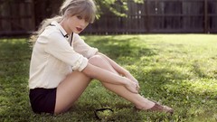 Woman blondes taylor swift