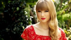 Woman blondes taylor swift bangs