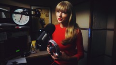 Woman blondes taylor swift singers