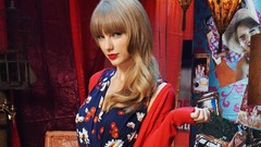 Woman blondes taylor swift singers