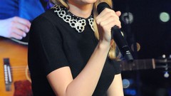 Woman blondes taylor swift singers