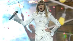 Woman blondes taylor swift singers