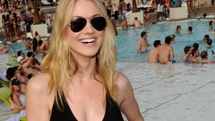 Woman blondes yvonne strahovski