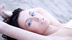 Woman blue eyes brunettes