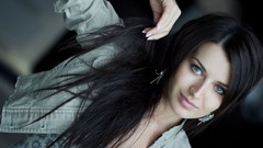 Woman blue eyes brunettes