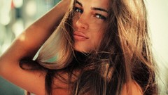 Woman blue eyes brunettes