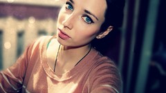 Woman blue eyes brunettes