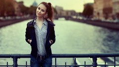 Woman blue eyes brunettes