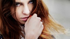 Woman blue eyes brunettes