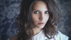 Woman blue eyes brunettes