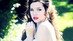 Woman blue eyes brunettes