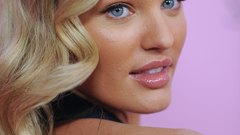 Woman blue eyes candice