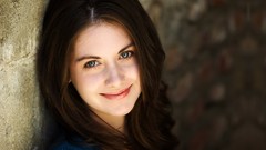 Woman brunettes alison brie