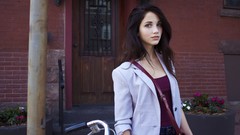 Woman brunettes emily rudd