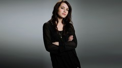 Woman brunettes emma roberts