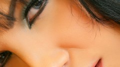 Woman brunettes Eyefinity