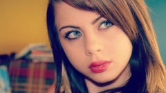 Woman brunettes laura