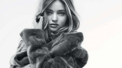 Woman brunettes miranda kerr