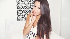 Woman brunettes models amateurs Emily Valdez