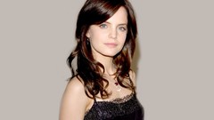Woman brunettes models mena suvari