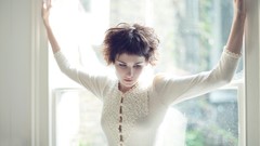 Woman brunettes short hair